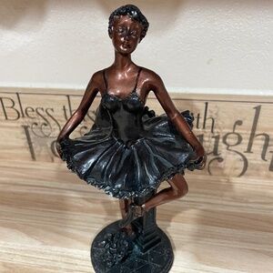 TST Art, Ballerina Sculpture With Roses In Resin Bronze And Charcoal